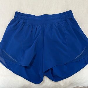 Lululemon HottyHot short | size 6 tall